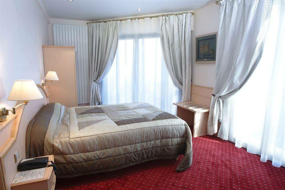 Hotel Le Berry Saint-Nazaire  Exterior foto